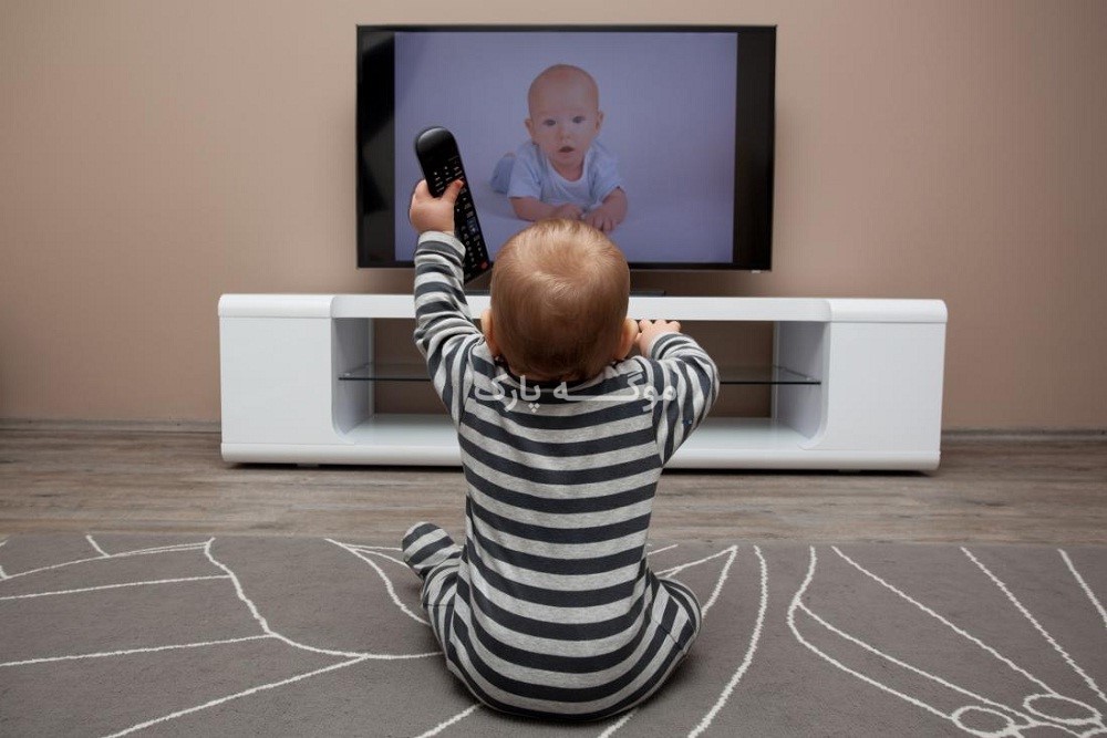 کودک و تلویزیون؛ مزایا و معایب تماشای تلویزیون برای کودکان-mogepark.com